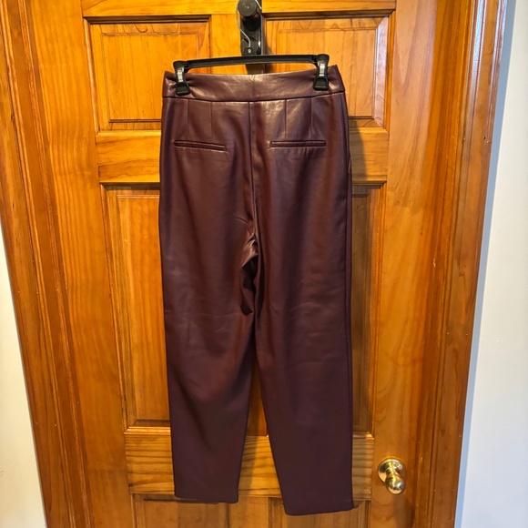 Express Super High Waisted Ankle Pleated Faux Leather Pants Burgundy 2R NWT - Picture 3 of 8